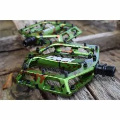 DMR Vault Limited Edition Pedal -BIKES shop DMR Liquid Camo Pedal Feature 5